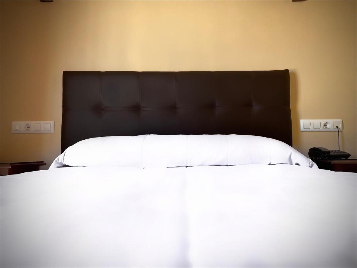 Hostal Restaurante La Curva Adra Εξωτερικό φωτογραφία